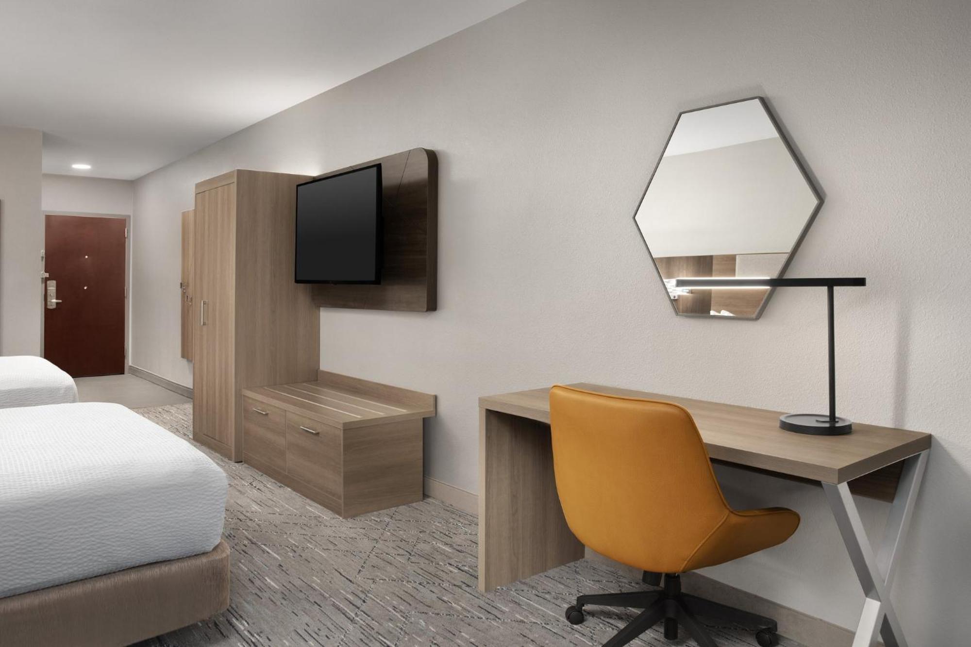 Holiday Inn Express & Suites By Ihg Chambersburg By Ihg Exterior photo