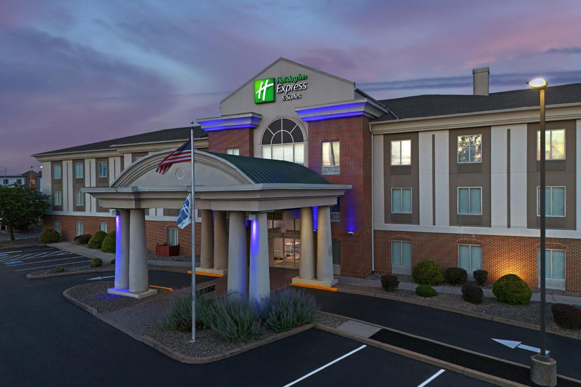 Holiday Inn Express & Suites By Ihg Chambersburg By Ihg Exterior photo