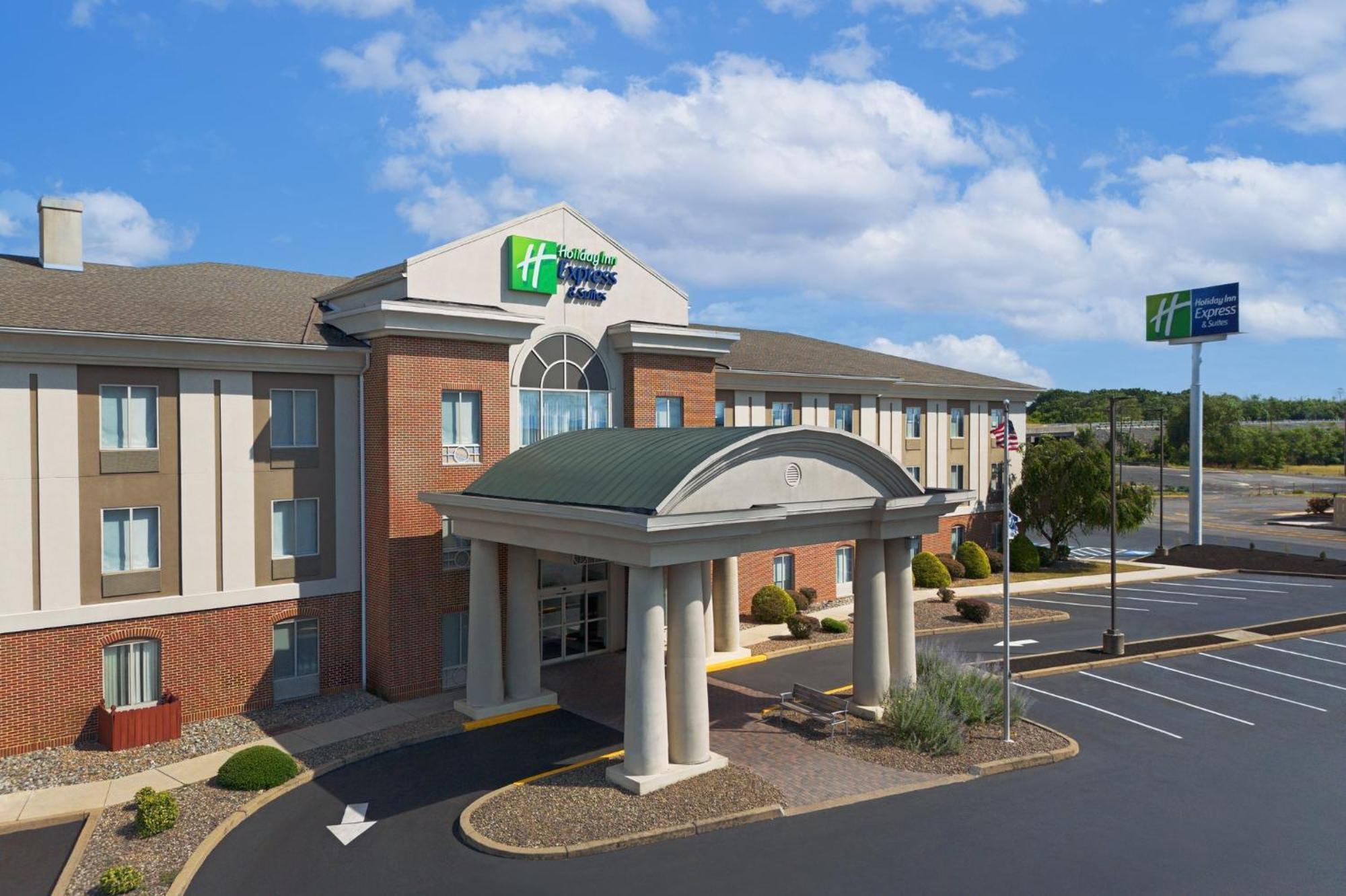 Holiday Inn Express & Suites By Ihg Chambersburg By Ihg Exterior photo