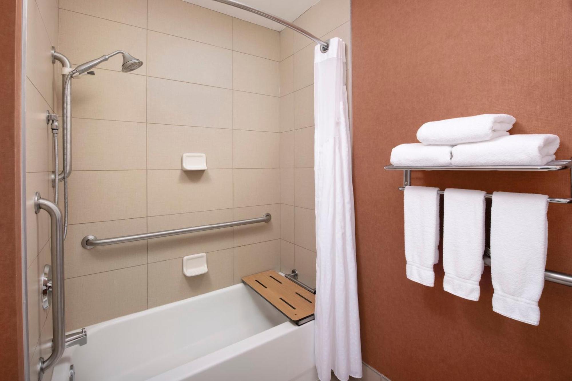 Holiday Inn Express & Suites By Ihg Chambersburg By Ihg Exterior photo