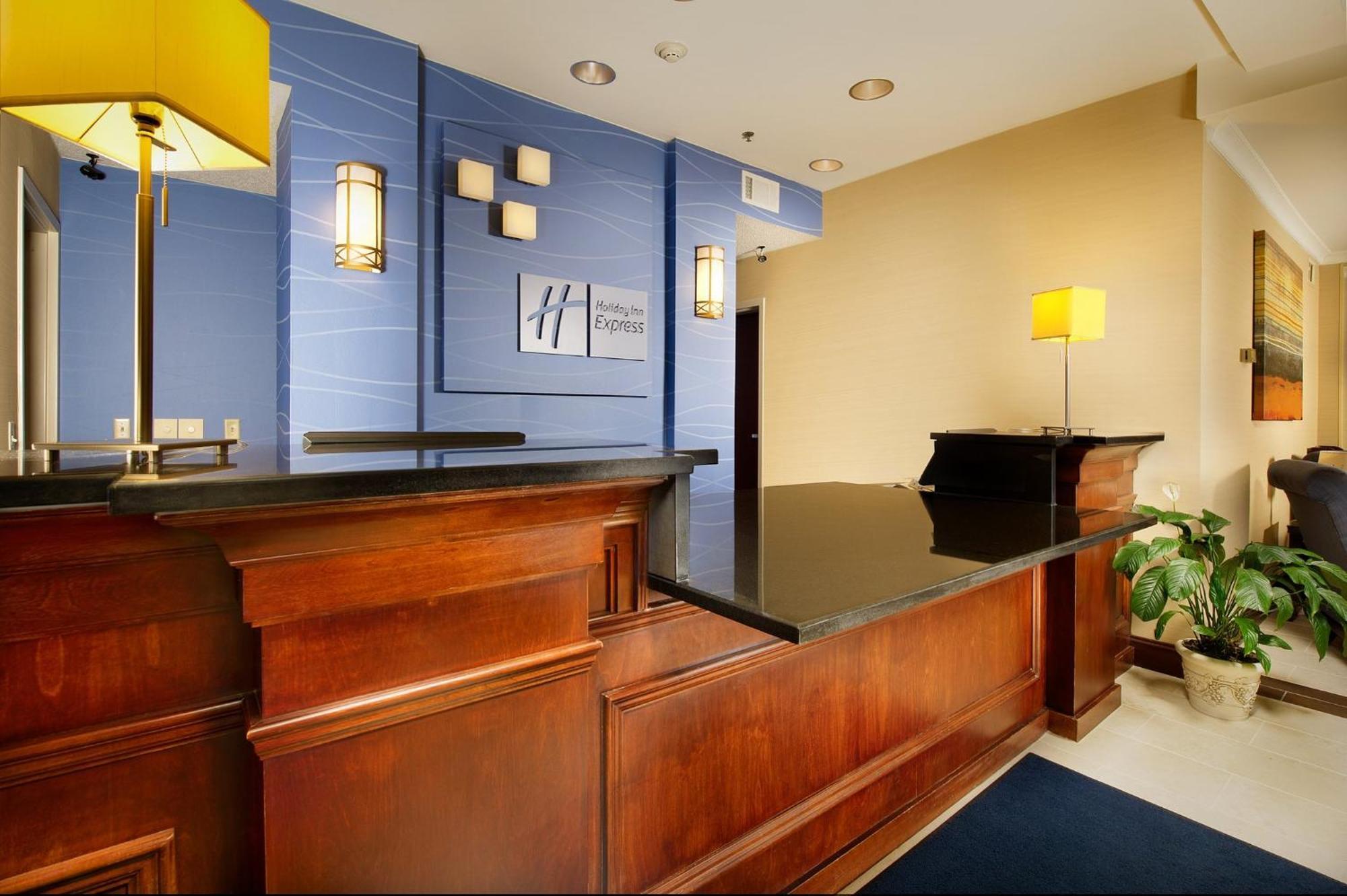 Holiday Inn Express & Suites By Ihg Chambersburg By Ihg Exterior photo