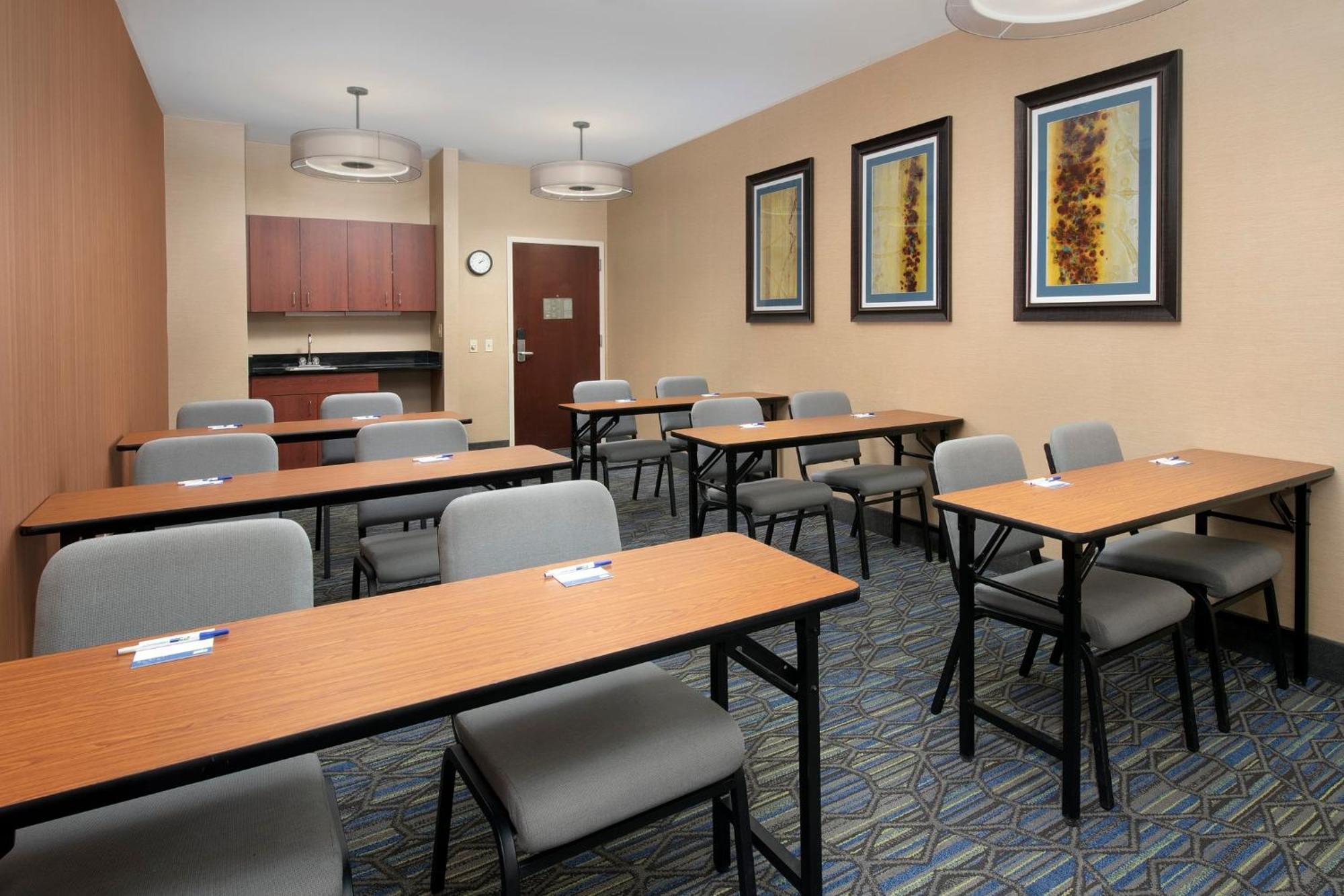 Holiday Inn Express & Suites By Ihg Chambersburg By Ihg Exterior photo